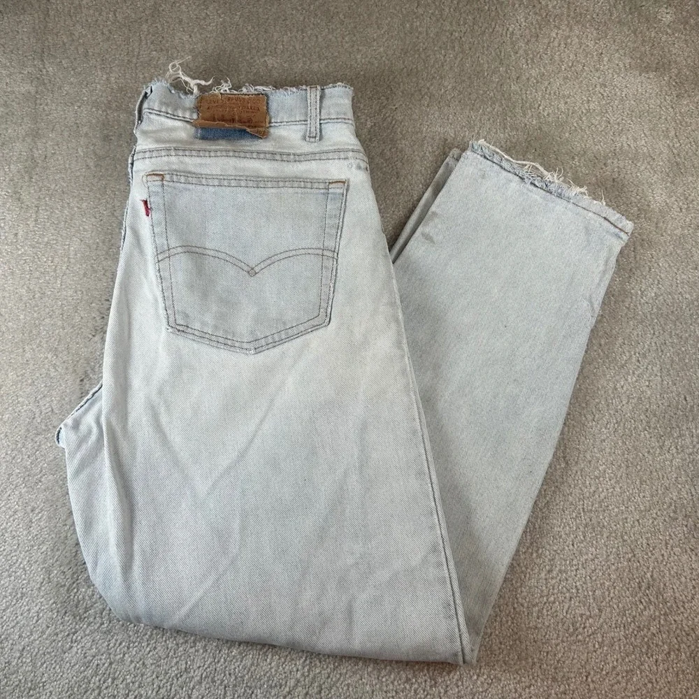 Vintage 90s Levi's 550 Relaxed Fit Jeans Men's‎ 33x30 Light Wash Distressed USA